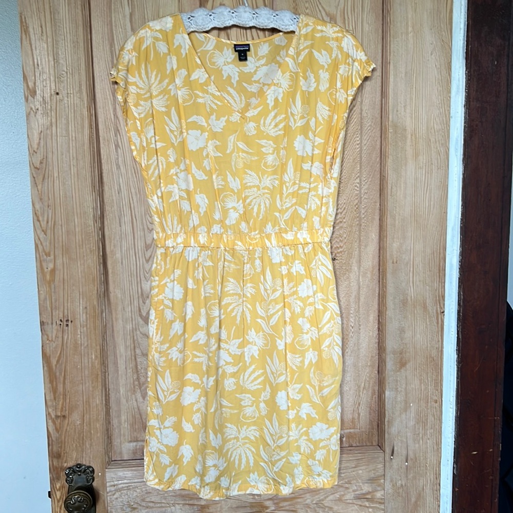 Patagonia June Lake Dress in Butter Yellow/Cream Nature Print - size Medium